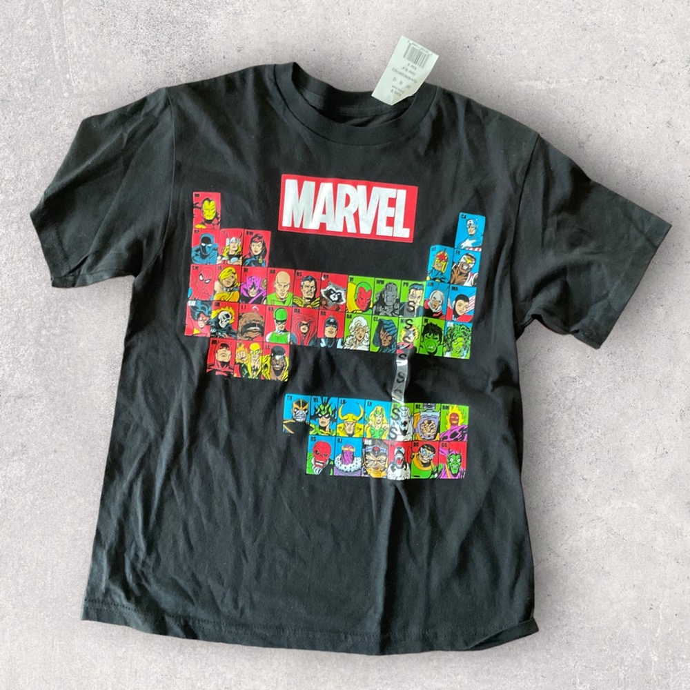 ⭐️ NWT - Boys Small Black Marvel T-Shirt